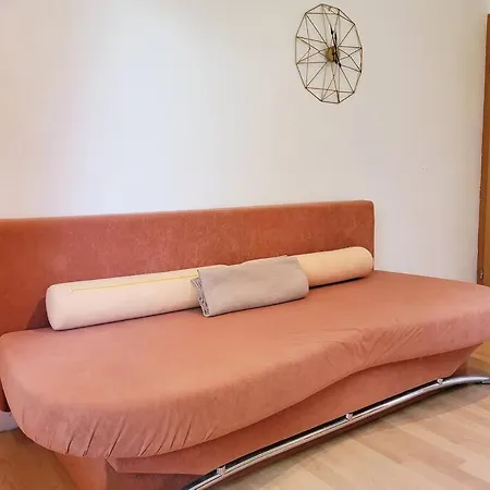 Apartmán Colourful 2.5 Bedroom With Large Balcony & Garden. Prinzersdorf