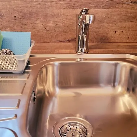 Apartmán Colourful 2.5 Bedroom With Large Balcony & Garden. *