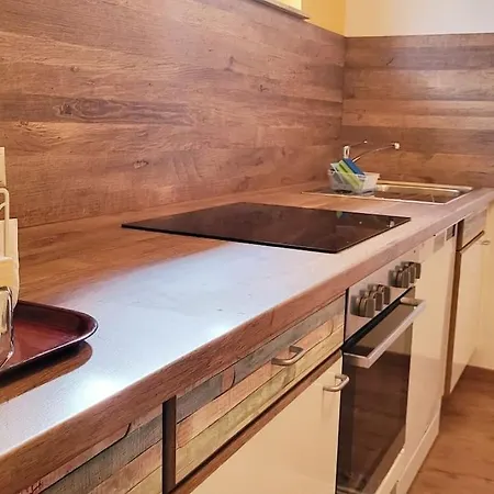 Colourful 2.5 Bedroom With Large Balcony & Garden. Apartmán Prinzersdorf