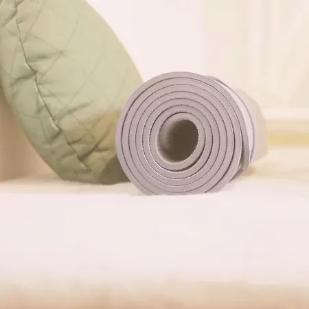 Colourful 2.5 Bedroom With Large Balcony & Garden. Apartmán *