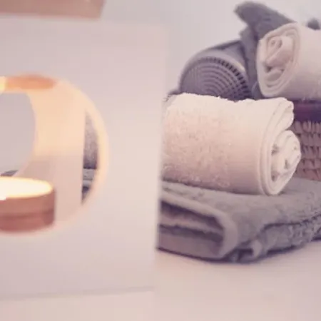 Apartmán Colourful 2.5 Bedroom With Large Balcony & Garden.