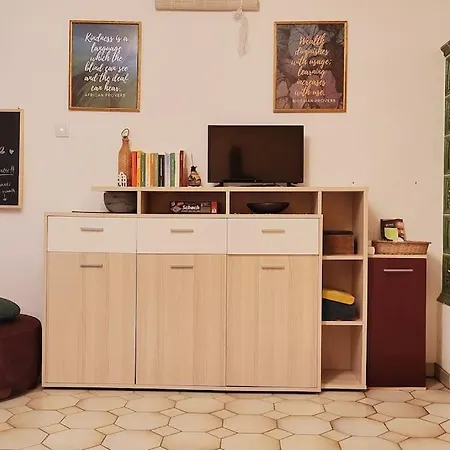 Apartmán Colourful 2.5 Bedroom With Large Balcony & Garden.