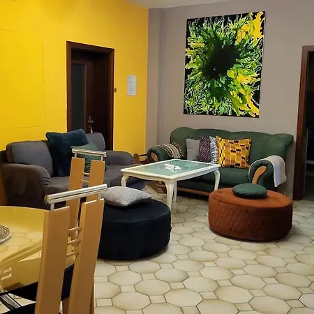 Colourful 2.5 Bedroom With Large Balcony & Garden. * Prinzersdorf