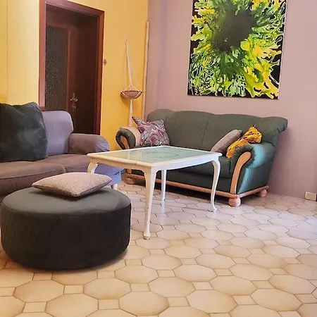 Colourful 2.5 Bedroom With Large Balcony & Garden.