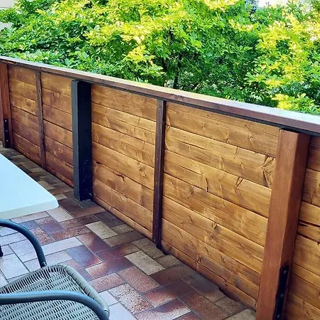 Colourful 2.5 Bedroom With Large Balcony & Garden. Prinzersdorf