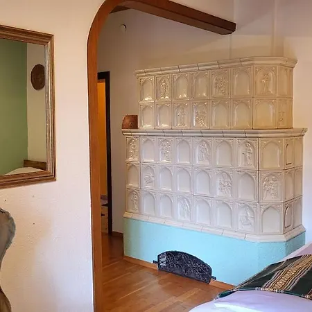 Colourful 2.5 Bedroom With Large Balcony & Garden. *