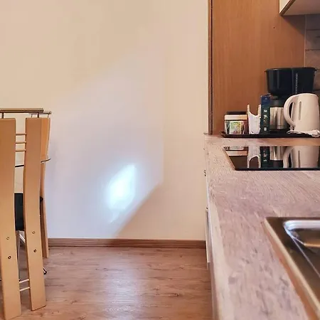 Apartmán Colourful 2.5 Bedroom With Large Balcony & Garden. Prinzersdorf