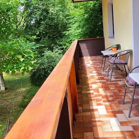 Apartmán Colourful 2.5 Bedroom With Large Balcony & Garden. Prinzersdorf