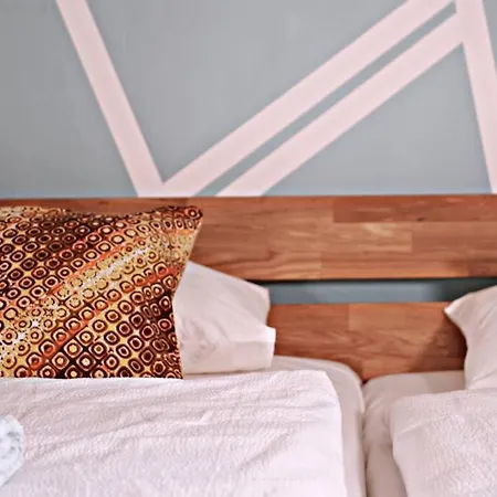 Apartmán Colourful 2.5 Bedroom With Large Balcony & Garden. Prinzersdorf