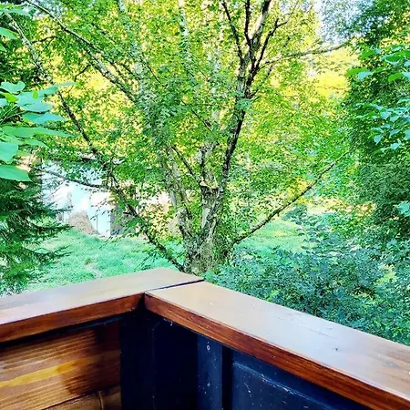 Apartmán Colourful 2.5 Bedroom With Large Balcony & Garden. *