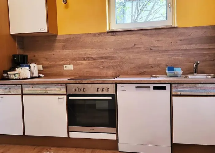 Colourful 2.5 Bedroom With Large Balcony & Garden. * Prinzersdorf