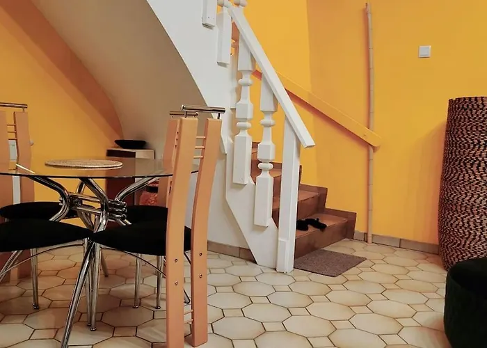 דירה Colourful 2.5 Bedroom With Large Balcony & Garden. *