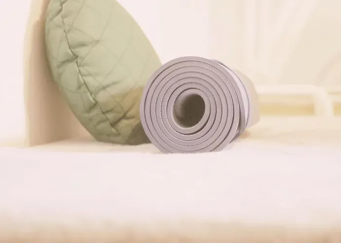 Colourful 2.5 Bedroom With Large Balcony & Garden. Apartment *