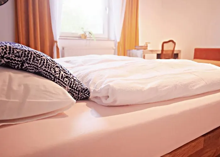 Colourful 2.5 Bedroom With Large Balcony & Garden. *