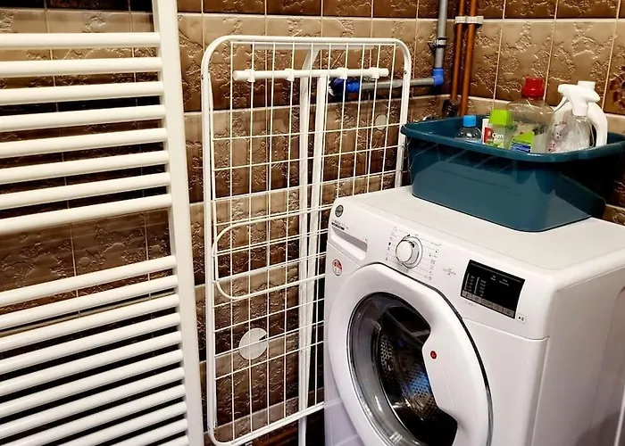 Colourful 2.5 Bedroom With Large Balcony & Garden. Apartment *