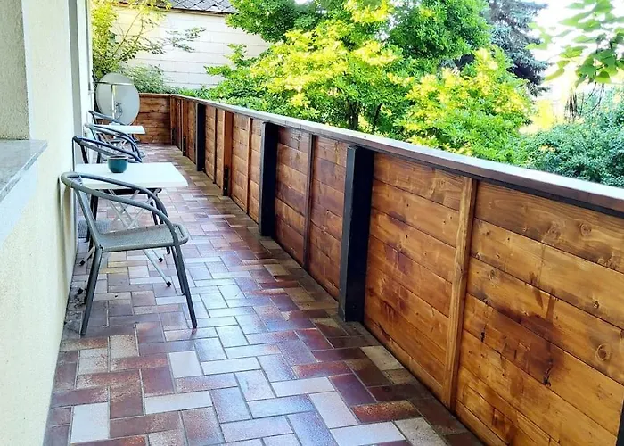 Colourful 2.5 Bedroom With Large Balcony & Garden. Apartment Prinzersdorf