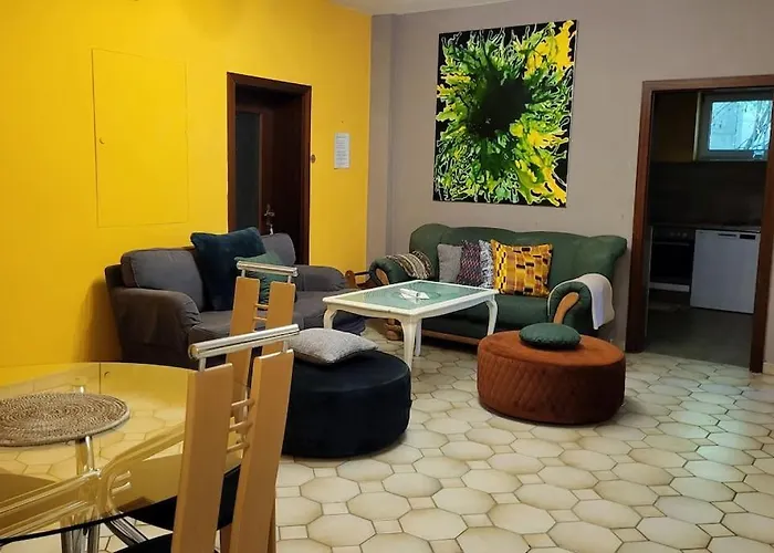 Colourful 2.5 Bedroom With Large Balcony & Garden. * Prinzersdorf