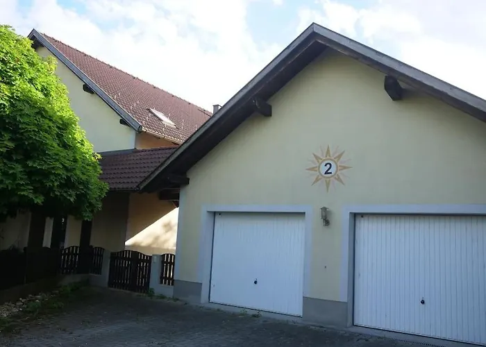 דירה Colourful 2.5 Bedroom With Large Balcony & Garden. *