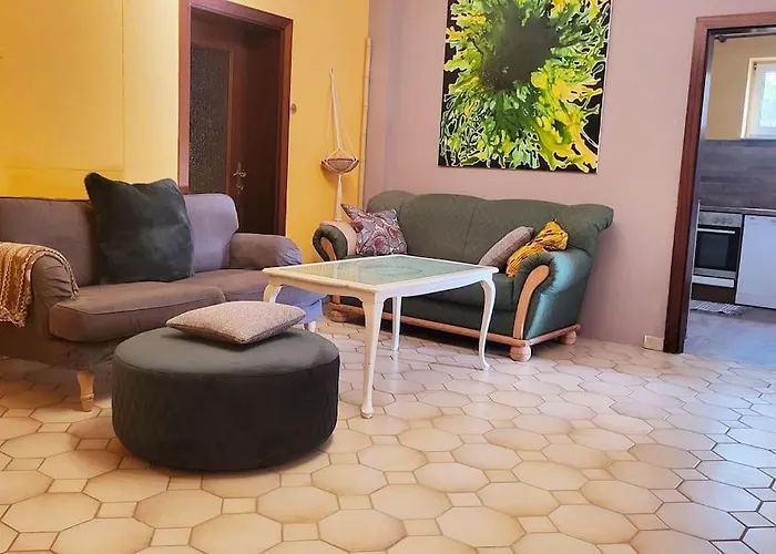 Colourful 2.5 Bedroom With Large Balcony & Garden.