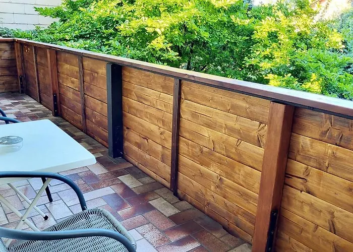 Colourful 2.5 Bedroom With Large Balcony & Garden. Prinzersdorf