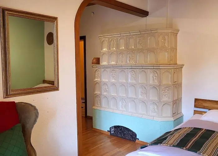 Colourful 2.5 Bedroom With Large Balcony & Garden. *