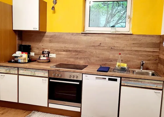 Colourful 2.5 Bedroom With Large Balcony & Garden.