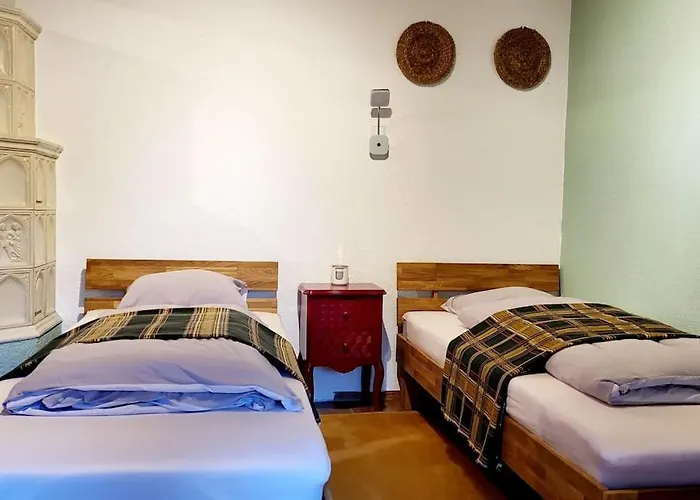 Colourful 2.5 Bedroom With Large Balcony & Garden. *