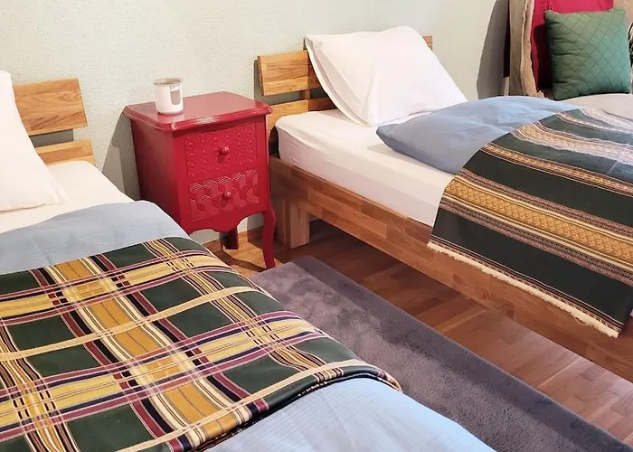 Colourful 2.5 Bedroom With Large Balcony & Garden. *